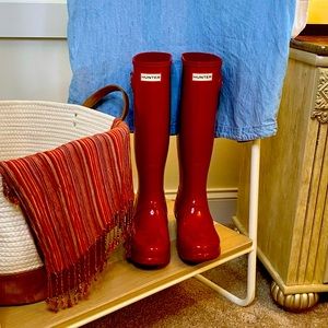 Red Hunter brand Boots wonderful for Fall 🍁🍁🍁